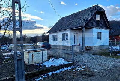 Casa de vanzare, cu 2 camere, 70 mp, zona Uriu - 1
