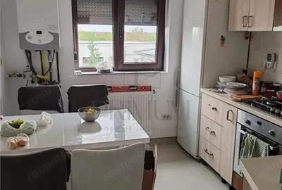 Apartament cu 3 camere semidecomandat, mobilat în Dumbrăvița