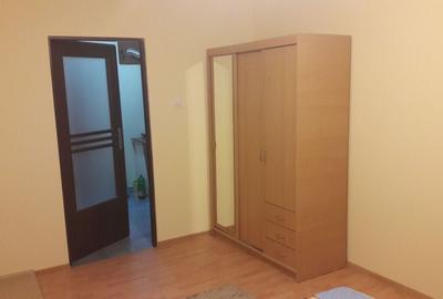 Garsonieră decomandată în Lipovei