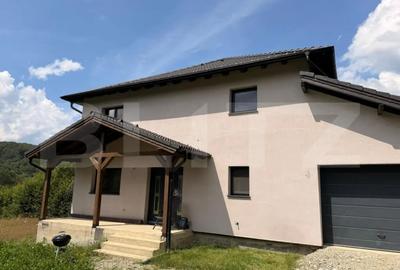 Casă cu 4 camere cu Teren 4150 Mp în Cheile Râșnoavei
