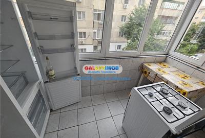 Apartament cu 3 camere decomandat în Micro 12