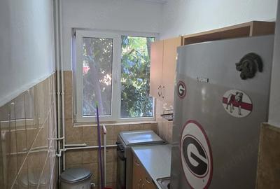 Apartament cu 3 camere semidecomandat în Dacia