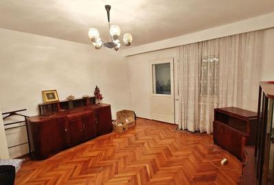 Apartament 3 camere, confort 1, etaj 1, boxa, zona Petuniei - 1