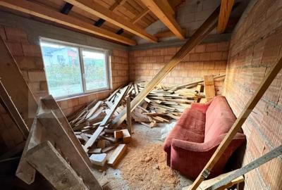 Casă cu 3 camere cu Teren 500 Mp în Central - 2