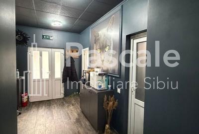 Spațiu comercial, de 110 mp, în Central - 8