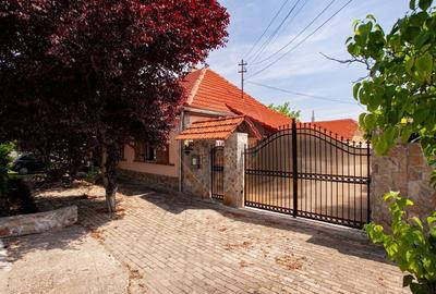 Casa cu 2 corpuri, piscina si 3.235 mp teren in Ghioroc - 38