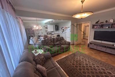 Apartament cu 3 camere semidecomandat, mobilat în Central