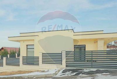 Casă cu 4 camere cu Teren 600 Mp în Nord-Est - 1