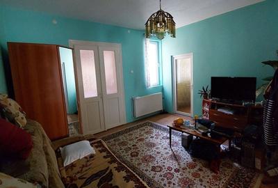 Casă cu 6 camere cu Teren 300 Mp în Muncitoresc - 2