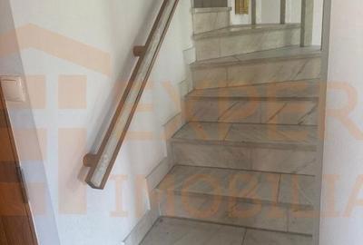 Casă cu 10 camere cu Teren 1000 Mp în Km 4 - 14