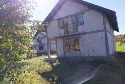 Casă cu 4 camere în Central - 2