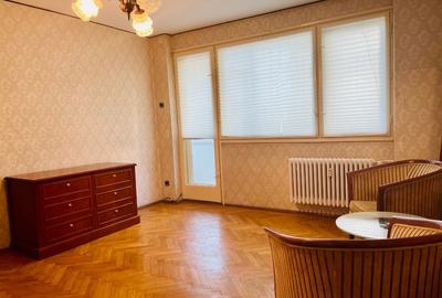 Apartament cu 3 camere semidecomandat în Crângași