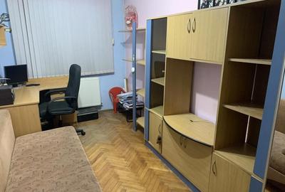 Apartament cu 3 camere decomandat în Central - 1
