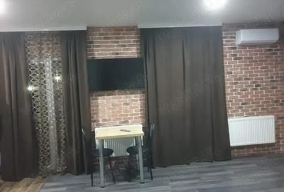 Garsonieră decomandată în Central