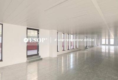 Spațiu comercial, de 60 mp, în Central - 8
