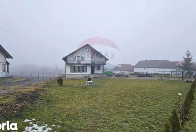 Casă cu 5 camere cu Teren 2500 Mp în Moara - 2