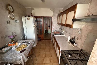 Apartament cu 3 camere decomandat în Rahova - 9
