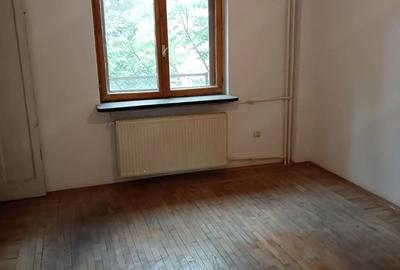 Apartament cu 3 camere decomandat în Sălaj