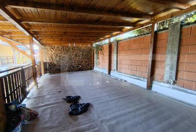 Casă cu 3 camere cu Teren 300 Mp în Central