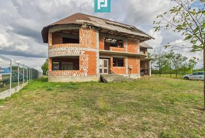 Casa la rosu S+P+1 in Bodrogu Nou - 3