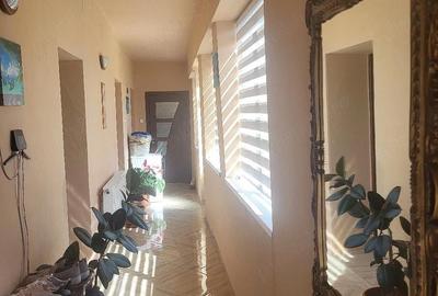 Casă cu 3 camere cu Teren 1400 Mp în Central - 1