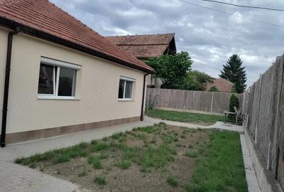 Casa 4camere, 2bai, 2bucatarii si curte proprie in zona Lipovei Aradului - 1