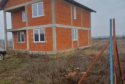 Casă cu Teren 8500 Mp în Leș - 2