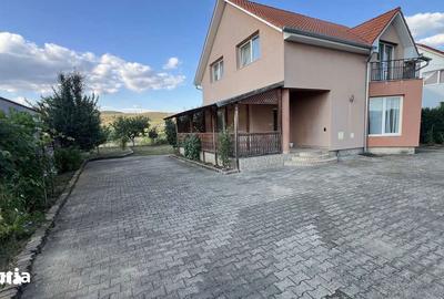 Casă cu 4 camere cu Teren 561 Mp în Central - 1