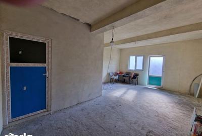 Casă cu 3 camere cu Teren 200 Mp în Central - 2