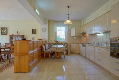 Casă cu 6 camere cu Teren 1170 Mp în Tractorul - 9