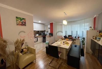 Apartament cu 3 camere semidecomandat, mobilat în Europa