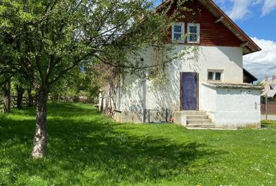 Casă cu 5 camere cu Teren 1925 Mp în Bran