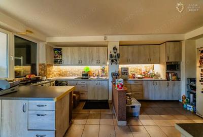 Casa 7 camere de vanzare in Vladimirescu - 2