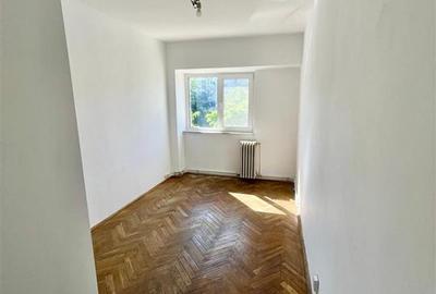 4 camere, 2 bai, 2 balcoane, 2 debarale , etaj 2 zona Galata - 4