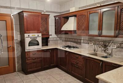 Casă cu 7 camere în Central - 2