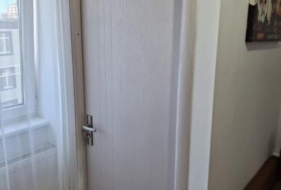 Camera camin, cu baie in interior, renovata, mobilata si utilata complet. - 3