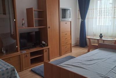 Garsonieră decomandată în Central - 2