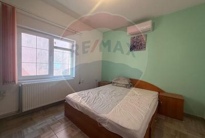 Casă cu 12 camere cu Teren 300 Mp în Central - 9