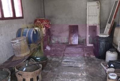 Casă cu 3 camere în Nuci - 4