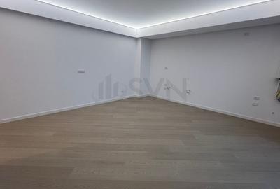 Apartament cu 3 camere semidecomandat în Pipera