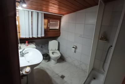 Casă cu 7 camere cu Canalizare în Central - 13