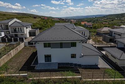 Casă individuală cu 4 camere cu Canalizare în Chinteni - 3