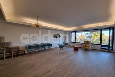 Apartament spatios cu 4 camere | locatie premium - 1