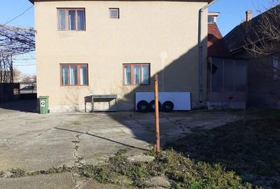 Casă cu 6 camere cu Teren 1500 Mp în Variaș - 1