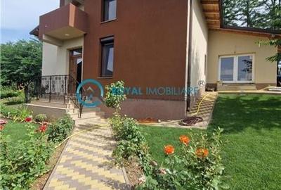 Casă individuală cu 6 camere în Păulești