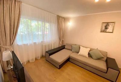 Apartament cu 2 camere decomandat în Victoriei