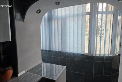 Apartament cu 3 camere decomandat în Micro 6 - 9