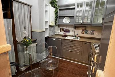 De Vanzare: Apartament la curte, 3 Camere - 1
