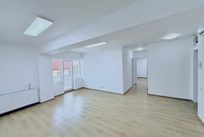 Apartament cu 4 camere semidecomandat în 13 Septembrie - 19