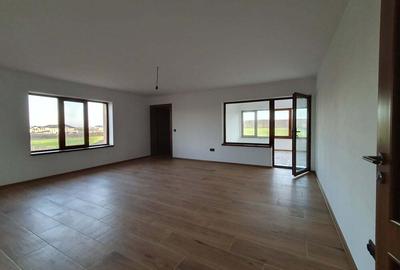 Spațiu comercial, de 450 mp, în Central - 4